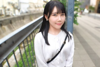 [无码破解]SIRO-5563 一个娇小的女孩应聘了这部影片，梦想着全新的体验！虽然她拥有敏感而性感的身体，但在被后入后，她更是达到了高潮！在后入的过程中，她一次又一次地达到高潮！快感如此强烈，她甚至随着坚硬的阴茎跳舞！[首次拍摄] 在线申请AV → AV体验拍摄 2451