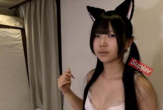 FC2PPV 4915289 Sumire（18岁）可爱的双马尾，第三次拍摄。被迫进行肛门和阴道舔舐，并被灌入阴道水，用吸管喝水。包含体内射精和ATM肛交。