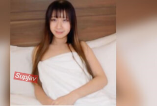 FC2PPV 4940670 [免费] 身高171cm的高挑苗条美女！她拥有清纯的气质，但她丰满的阴唇却让她的阴道无比性感！吞咽，内射 *附赠：高清视频