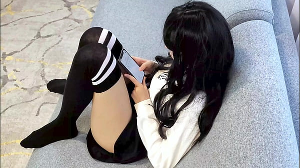 穿着性感衣服的漂亮 让老师用精液填满她的阴户