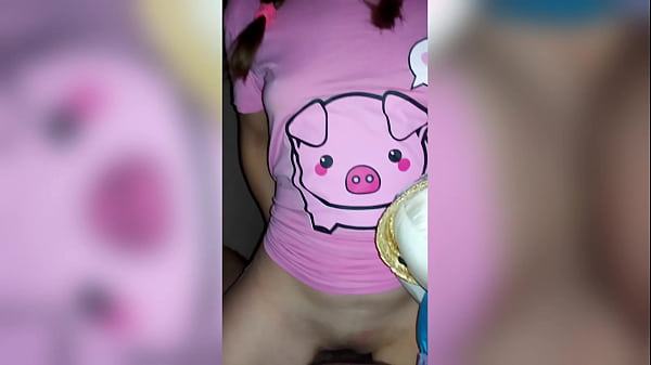 勉强合法的继女由她的继父照顾，变态操她 - 不，请不要让我和我 18 岁的继父单独相处